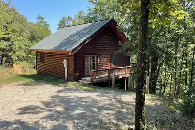 Image de Cozy mountain cabin 15 minutes from historic downtown, 3 miles from Orv Park