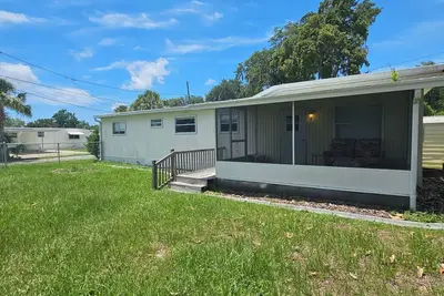 Image de Shared semi waterfont property, 2 houses, one fenced lot, \nOn Homosassa river!