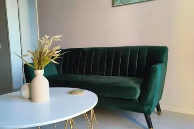 Stylish apartment situated in a prime location of the buzzing City of Gold