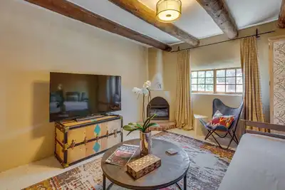 Image de Beautiful Historic Adobe Home ~ 3 Mi to Taos Plaza