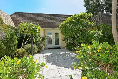 Image de Remodeled Waterfront Home w/Private Heated Pool - Steps to Siesta Key Beach!