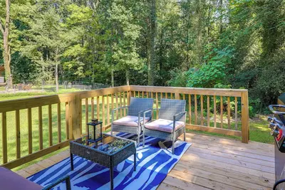 Image de Pet-Friendly Georgia Escape w/ Deck & Gas Grill!