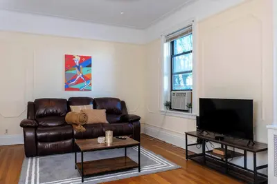 Image de Spacious Oasis - Hoboken!