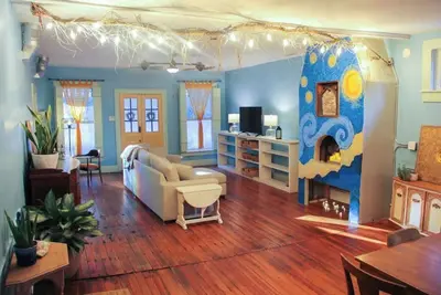 Image de Historic home and Hot Tub~ In Flat Rock