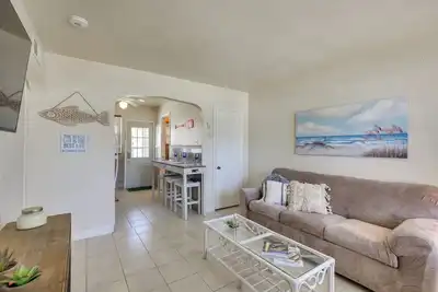Image de Relaxing Wildwood Crest Retreat w/ 2 Patios!