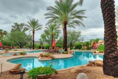 Image de Discover Your Retreat! Full Kitchen, Swimming Pool, Free Parking!