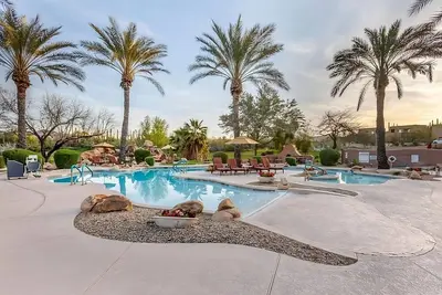 Image de Relax and Recharge! Full KItchen, Swimming Pool, Free Parking!
