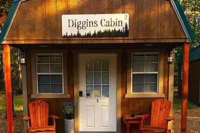 Image de Diggins Cabin 2 - Restrooms and Showers are only a short walk away.