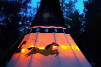 Image de Wild Horses Luxury Tipi -  Restrooms and Showers are only a short walk away.