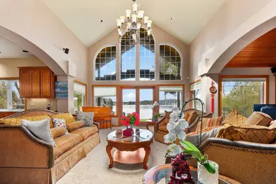 Image de Elephant Home\/Private Huge Lakefront home, Waterslide\/boating\/kayaking\/fishing.