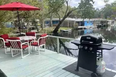Image de Waterfront Weeki Wachee Cottage
