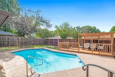 Image de Newly remodeled 5br 3ba w\/pool 16 ppl