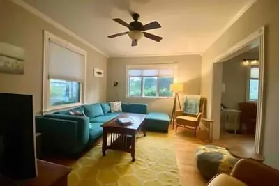 Image de Willard Square Family Home