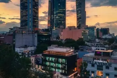 Studio apt 2Bdrm 1bath fits 6 Ac Rooftop