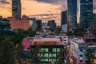 1Bdrm 1bath fits 6 Ac Rooftop views