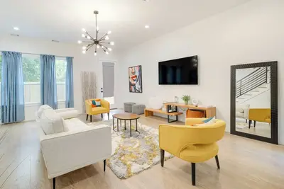 Image de Modern Houston Home w/ Yard, 3 Mi to Toyota Center