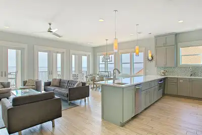 Image de Dos Casas - Gulf-front Home with 2 Martini Pools and Beach Service