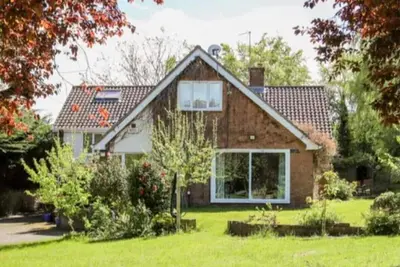 Queen's Cottage - Close to the beach and a mountain zoo, in Colwyn Bay