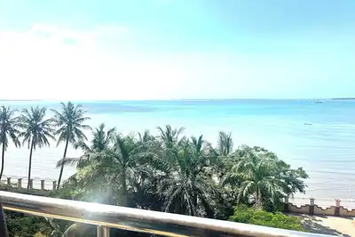Sunny Waterfront Apartment
