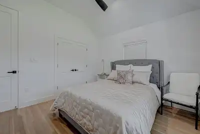 Image de Stylish-Cozy 2-br in Bellaire relaxing home for the family and pet-friendly\n\n