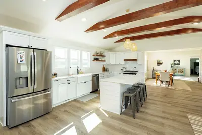 Image de Modern Farmhouse Getaway - Private, Spacious & Cozy - Sleeps 12!