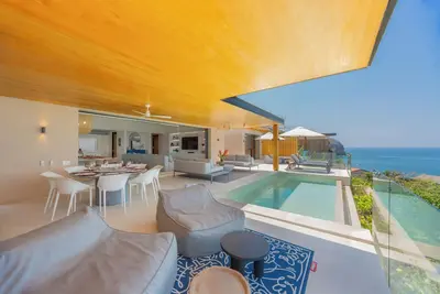 Image de 4 bd 2 Story Beach Chic Villa Ocean View with Pool + Housekeeping/Breakfast