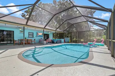 Image de New! 4 Bedroom w/ Private Heated Pool! Pool Table! 4 TVs