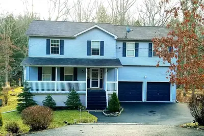 Image de Tranquil Waterfront Oasis w/ Swingset, Firepit & Wi-Fi, Near Trails & Waterfalls