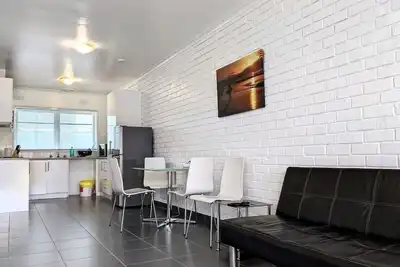 Image de *Promo! * Next to Train Station!