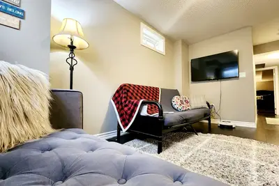 Image de Beautiful newly constructed 1bedroom apartment with seperate entrance