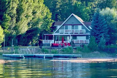 Image de Lakefront, King Beds, Fireplace, Spa, Large Deck, Bbq Grill, Private Dock