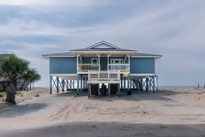 Image de Sulla Sabbia-Oceanfront Bungalow;Stunning Ocean/Sunrise Views;Walk to Shops/Restaurants