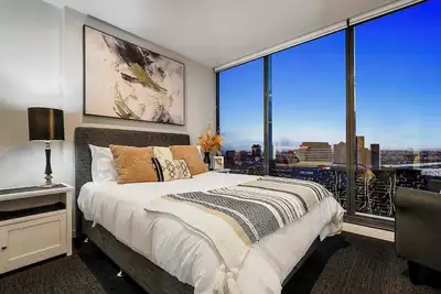 Image de Luxurious Urban Retreat with Stunning Views