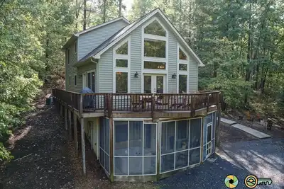 Moonshine Mountain | Hot tub & fire pit | Bryce Resort