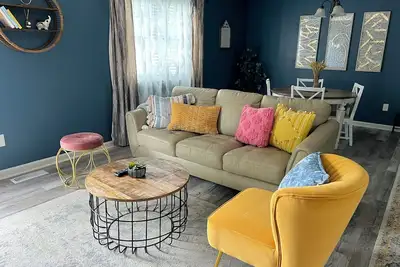 Image de Charming and modern pet friendly home in a quiet neighborhood