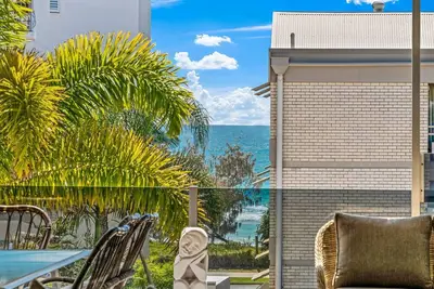 Image de Alex Beach House 100 steps from the beach with ocean views sleeps 11