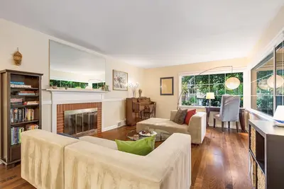 Image de Perch - Wedgwood Haven: Spacious | Office | Family-Friendly