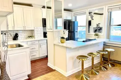 Image de Luxe Atlanta Condo w/Exclusive Balcony!