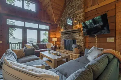 Image de Pet-Friendly Cozy Cabin w\/ Long Range Mtn Views