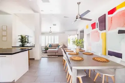 Image de Right near Old Town! 4br with Heated Pool