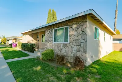 Image de Cozy Home Walking Distance to Hospital and Minutes From Mall Shopping Center!
