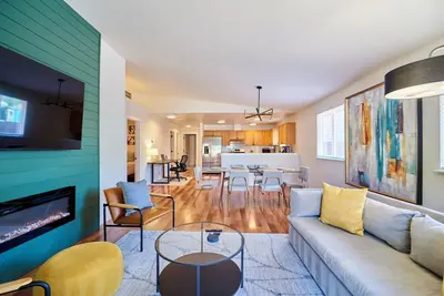 Image de Modern Lux 4 bdrm - Near Mall, Boeing, Paine Field & Eateries!