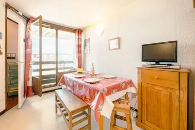 Image de Appartement de vacances 'Au Pied Des Pistes' avec vue sur montagne et balcon