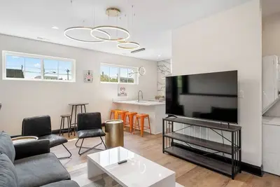 Image de Butchertown! New Modern Long Term 2Br/1ba Apt 2 Fl