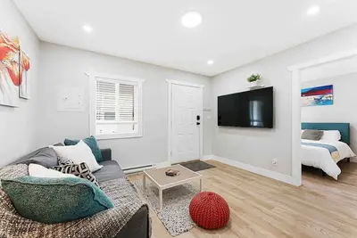 Image de Lovely Coach House in Langley ~ Queen Beds ~ Pkg