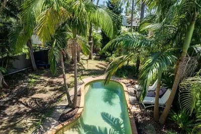 Image de House with heated pool, fireplace and ev charger