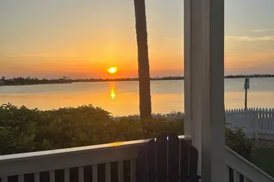Image de Spectacular Water Views and Gorgeous Sunsets Villa 6
