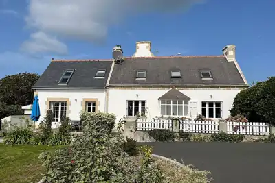 Image de Penty Ă Plogoff avec terrasse, jardin et vue sur mer proche des plages
