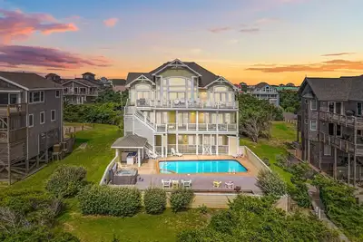 Image de Summer Savings - Oceanfront Dog Friendly w/ Pool, Hot Tub, Elevator, Game Room
