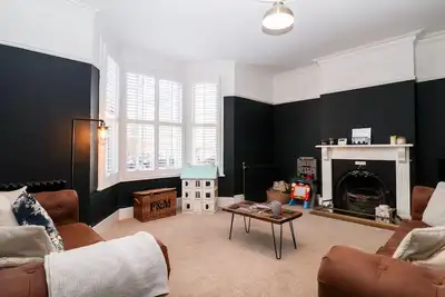 Sunrise House, pet friendly, with a garden in Pakefield